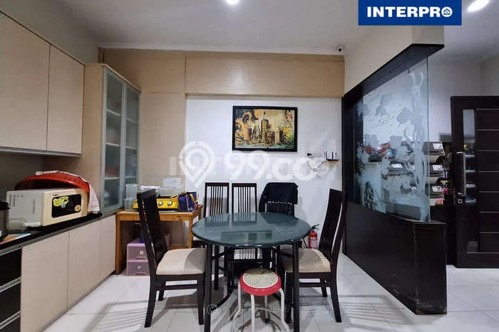 Rumah Mewah LB 255m2 Siap Pakai Desain Elegan di Jelambar, Jakarta Barat Rumah Mewah LB 255m2 Siap Pakai Desain Elegan di Jelambar, Jakarta Barat