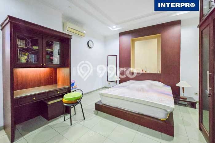 Siap Huni Rumah Mewah 5 Kamar di Kebon Jeruk Dekat ke Mana Pun Siap Huni Rumah Mewah 5 Kamar di Kebon Jeruk Dekat ke Mana Pun