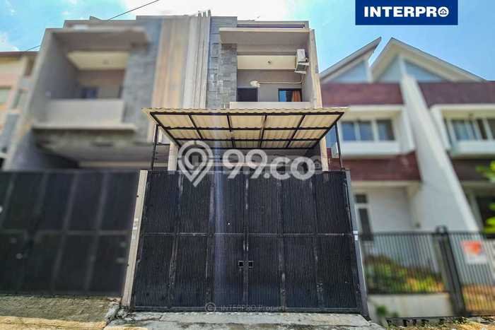Hunian Eksklusif Dijual LT 100m2 di Kebon Jeruk, Jakarta Barat Hunian Eksklusif Dijual LT 100m2 di Kebon Jeruk, Jakarta Barat