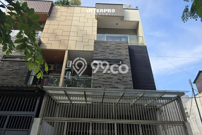 Jual Rumah Mewah Elegan Dengan View Eksklusif di Taman Ratu, Jakarta Barat Jual Rumah Mewah Elegan Dengan View Eksklusif di Taman Ratu, Jakarta Barat