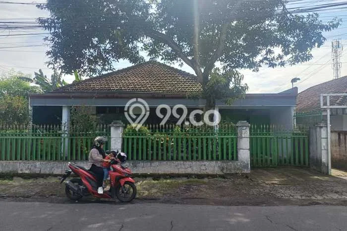 Rumah Strategis Minimalis Lb 300m2 di Kaliwates, Jember Rumah Strategis Minimalis Lb 300m2 di Kaliwates, Jember