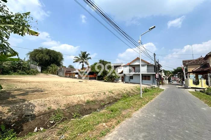Lahan Dijual Lokasi Strategis di Yogyakarta dengan Luas 130m2 Lahan Dijual Lokasi Strategis di Yogyakarta dengan Luas 130m2