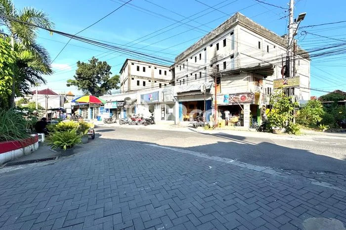 Lahan Dijual Lokasi Strategis di Yogyakarta dengan Luas 180m2 Lahan Dijual Lokasi Strategis di Yogyakarta dengan Luas 180m2