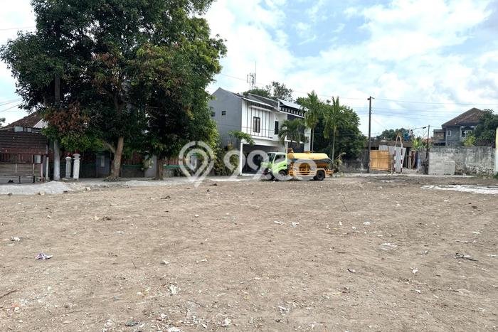 Tanah Dijual Area Strategis di Condong Catur Sleman 180m2 Tanah Dijual Area Strategis di Condong Catur Sleman 180m2