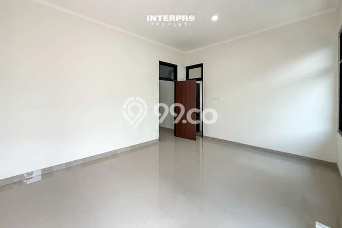 Hunian Elit LB 300m2 Siap Pakai Desain Elegan di Puri Indah, Jakarta Barat Hunian Elit LB 300m2 Siap Pakai Desain Elegan di Puri Indah, Jakarta Barat