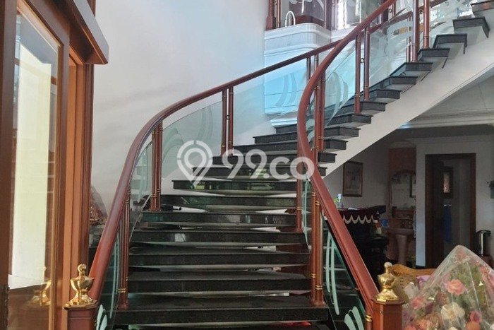 Siap Huni Rumah Mewah 5 Kamar di Kelapa Gading Dekat ke Mana Pun Siap Huni Rumah Mewah 5 Kamar di Kelapa Gading Dekat ke Mana Pun