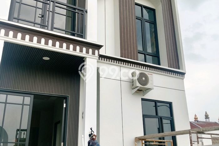 For Sale Rumah 3 Kamar Lokasi Ideal Nyaman dan Strategis di Rungkut For Sale Rumah 3 Kamar Lokasi Ideal Nyaman dan Strategis di Rungkut