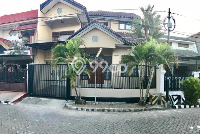 HARGA SPESIAL! Rumah di Sambikerep, Akses ke Fasilitas, 3 KM, LT 135m2m² Bangunan 159m2m² HARGA SPESIAL! Rumah di Sambikerep, Akses ke Fasilitas, 3 KM, LT 135m2m² Bangunan 159m2m²