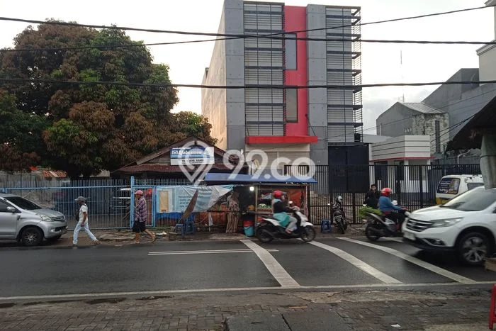 Ruko Disewa di Jakarta Barat dengan LB 150m2 Area Komersial Ramai Ruko Disewa di Jakarta Barat dengan LB 150m2 Area Komersial Ramai