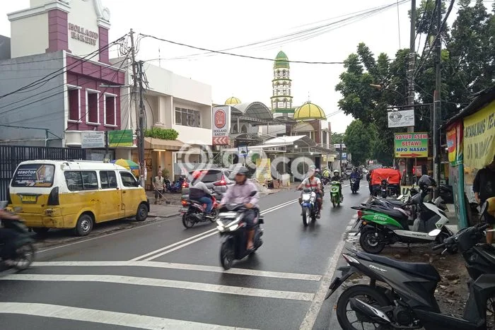 Ruko Disewa di Jakarta Barat dengan LB 150m2 Area Komersial Ramai Ruko Disewa di Jakarta Barat dengan LB 150m2 Area Komersial Ramai