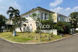SIAP HUNI! Rumah Strategis area , Luas 277m2m² Bangunan 255m2m² SIAP HUNI! Rumah Strategis area , Luas 277m2m² Bangunan 255m2m²