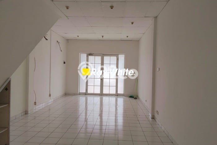 Disewakan Ruko Strategis di , Luas 136m2m², Area Strategis Disewakan Ruko Strategis di , Luas 136m2m², Area Strategis