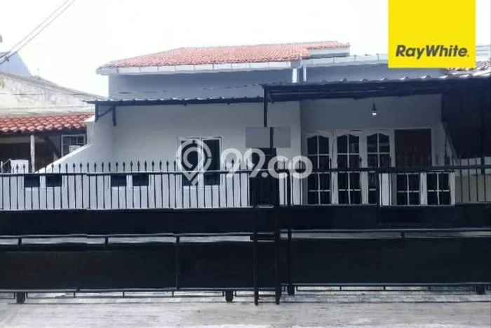 Rumah Disewakan Jakarta Barat LT 144m2 LB 104m2 Area Joglo Rumah Disewakan Jakarta Barat LT 144m2 LB 104m2 Area Joglo