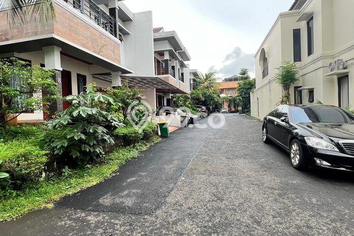 Disewakan! Rumah 5 Kamar Tidur &
4 Kamar Mandi di Pejaten, Jakarta Selatan Disewakan! Rumah 5 Kamar Tidur &
4 Kamar Mandi di Pejaten, Jakarta Selatan