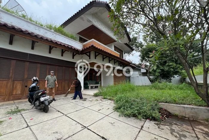 Lokasi strategis! Rumah siap pakai dikontrakkan di Kebayoran Baru LB 400m2 Lokasi strategis! Rumah siap pakai dikontrakkan di Kebayoran Baru LB 400m2