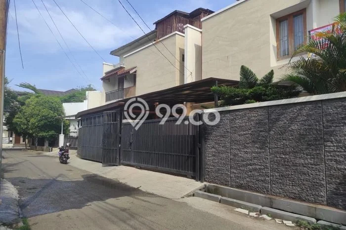 Rumah Disewakan Jakarta Selatan LT 180m2 LB 200m2 Kawasan Pejaten Rumah Disewakan Jakarta Selatan LT 180m2 LB 200m2 Kawasan Pejaten