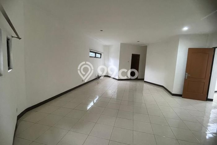 Ruko Disewakan Kawasan Pungkur, Luas 140m², Lokasi Bisnis, Akses Utama Ruko Disewakan Kawasan Pungkur, Luas 140m², Lokasi Bisnis, Akses Utama
