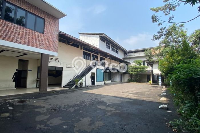 Unit Komersial Disewa Lokasi Cicendo, Bandung Spesifikasi Luas Bangunan 1750m2 Unit Komersial Disewa Lokasi Cicendo, Bandung Spesifikasi Luas Bangunan 1750m2