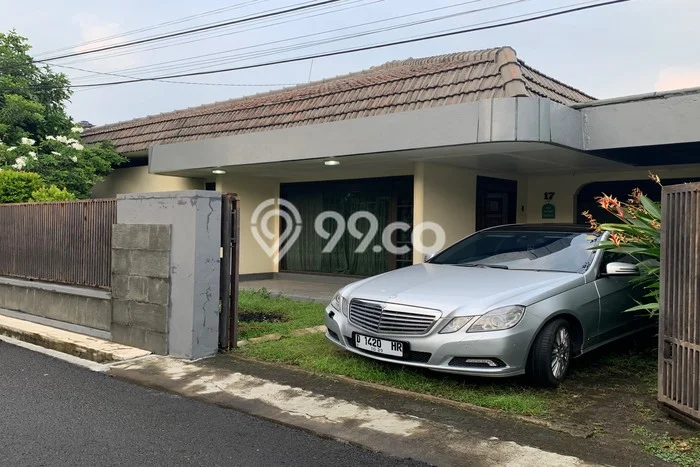 Rumah kawasan , 4 KT, Area Premium, Luas 301m2m² Bangunan 200m2m² Rumah kawasan , 4 KT, Area Premium, Luas 301m2m² Bangunan 200m2m²