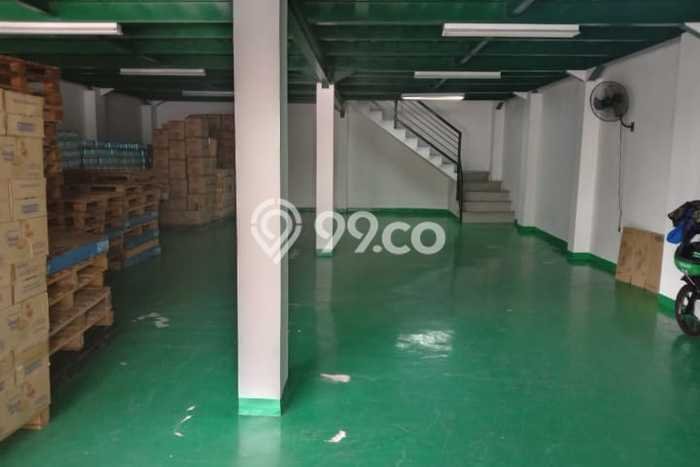KEUNTUNGAN BERLIPAT! Gudang di , Luas 180m2m², Area Bisnis KEUNTUNGAN BERLIPAT! Gudang di , Luas 180m2m², Area Bisnis