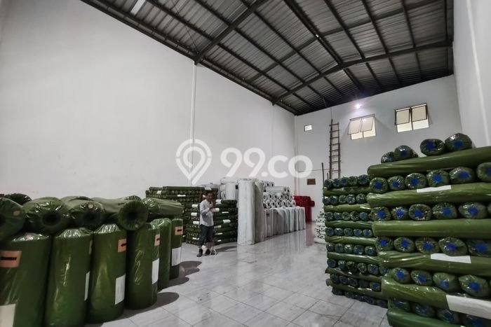 Unit Komersial Disewakan di Jakarta Barat Area Strategis Harga Kompetitif Unit Komersial Disewakan di Jakarta Barat Area Strategis Harga Kompetitif