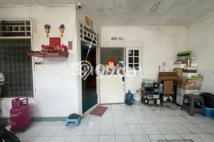 Rumah Luas Asri 2 KT Siap Huni di Dukuh Kupang Surabaya Rumah Luas Asri 2 KT Siap Huni di Dukuh Kupang Surabaya