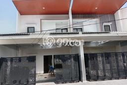Dijual Hunian Mewah dengan Fasilitas Sekitar Komplit di Dukuh Pakis, Surabaya Dijual Hunian Mewah dengan Fasilitas Sekitar Komplit di Dukuh Pakis, Surabaya