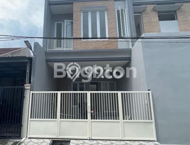PENAWARAN TERBAIK! Rumah Strategis di Waru, Luas 75m2m² LB 130m2m² PENAWARAN TERBAIK! Rumah Strategis di Waru, Luas 75m2m² LB 130m2m²