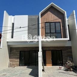 Hunian Cantik Minimalis Lb 90m2 di Rungkut, Surabaya Hunian Cantik Minimalis Lb 90m2 di Rungkut, Surabaya