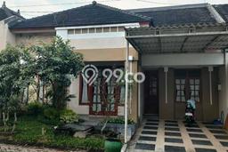 FOR SALE! Vila Kawasan , Luas 180m2m², Dekat ke Pusat Kota FOR SALE! Vila Kawasan , Luas 180m2m², Dekat ke Pusat Kota