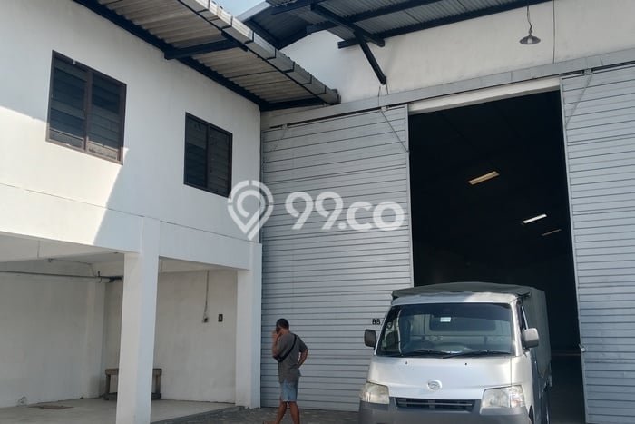 Disewakan Gudang di Kawasan Ramai Margomulyo Luas 720m2 Disewakan Gudang di Kawasan Ramai Margomulyo Luas 720m2