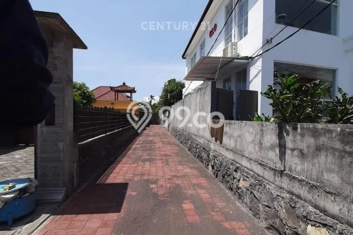 Rumah area Kuta, Badung, Luas 1000m2m² LB 240m2m² Rumah area Kuta, Badung, Luas 1000m2m² LB 240m2m²