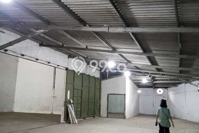 Unit Gudang Disewakan di Kamal di Area Ramai & Strategis Unit Gudang Disewakan di Kamal di Area Ramai & Strategis