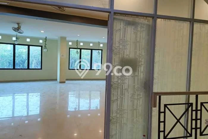 Ruko Disewa di Jakarta Barat dengan LB 470m2 Area Komersial Ramai Ruko Disewa di Jakarta Barat dengan LB 470m2 Area Komersial Ramai