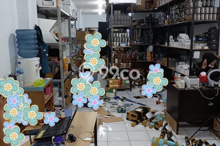 Unit Ruko Dijual di Jakarta Barat LT 101m2 & LB 360m2 Unit Ruko Dijual di Jakarta Barat LT 101m2 & LB 360m2