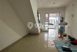 HOT DEAL! Rumah di Green Lake City, 1 KM, Area Strategis, Luas 60m² LB 87m² HOT DEAL! Rumah di Green Lake City, 1 KM, Area Strategis, Luas 60m² LB 87m²