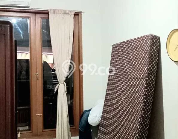 Disewakan! Rumah 3 Kamar Tidur &
2 Kamar Mandi di Cipete, Jakarta Selatan Disewakan! Rumah 3 Kamar Tidur &
2 Kamar Mandi di Cipete, Jakarta Selatan