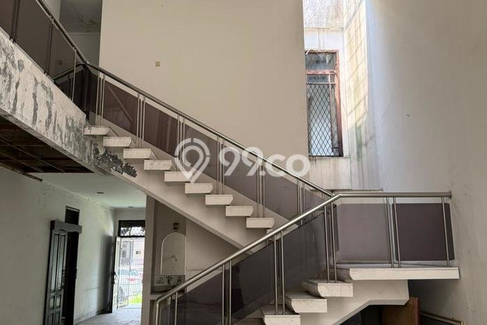 Rumah Mewah LB 250m2 Siap Pakai Desain Elegan di Intercon, Jakarta Barat Rumah Mewah LB 250m2 Siap Pakai Desain Elegan di Intercon, Jakarta Barat