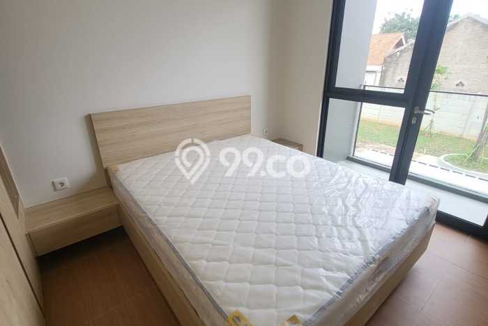 Disewakan! Rumah 3 Kamar Tidur &
2 Kamar Mandi di BSD, Tangerang Disewakan! Rumah 3 Kamar Tidur &
2 Kamar Mandi di BSD, Tangerang