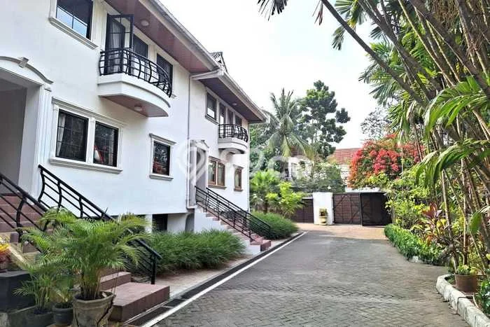 Rumah Elit LB 320m2 Siap Pakai Desain Elegan di Kemang, Jakarta Selatan Rumah Elit LB 320m2 Siap Pakai Desain Elegan di Kemang, Jakarta Selatan