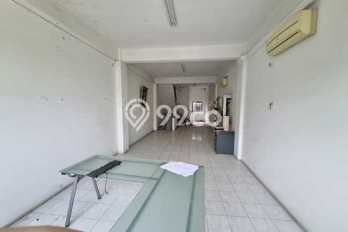 Ruko Dijual di Jakarta Pusat LT 66m2 & LB 264m2 Lokasi Terbaik! Ruko Dijual di Jakarta Pusat LT 66m2 & LB 264m2 Lokasi Terbaik!