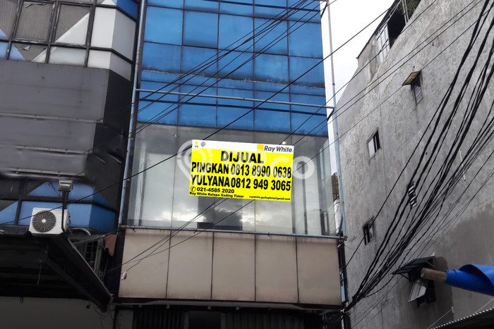 Ruko Dijual di Jakarta Timur LT 60m2 & LB 100m2 Lokasi Terbaik! Ruko Dijual di Jakarta Timur LT 60m2 & LB 100m2 Lokasi Terbaik!