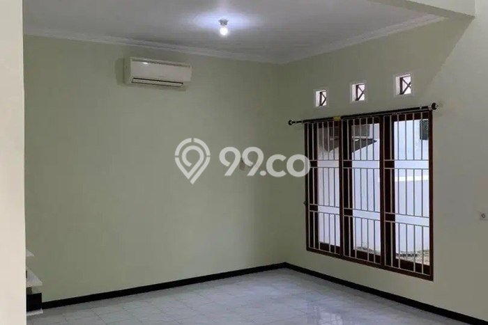 RECOMMENDED! Rumah di Surabaya Kota, 3 KT, Lokasi Strategis, LT 135m2m² Bangunan 100m2m² RECOMMENDED! Rumah di Surabaya Kota, 3 KT, Lokasi Strategis, LT 135m2m² Bangunan 100m2m²