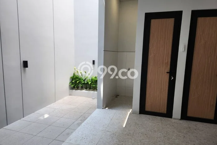 Rumah Modern Minimalis 5 Kamar Bisa Langsung Pindah di Rungkut Rumah Modern Minimalis 5 Kamar Bisa Langsung Pindah di Rungkut