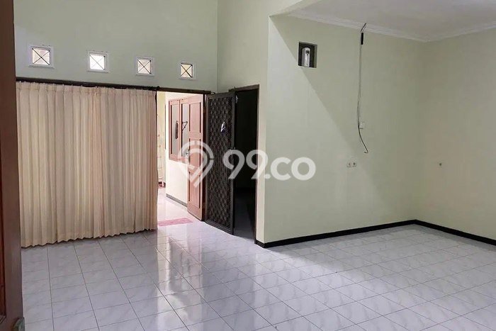 RECOMMENDED! Rumah di Surabaya Kota, 3 KT, Lokasi Strategis, LT 135m2m² Bangunan 100m2m² RECOMMENDED! Rumah di Surabaya Kota, 3 KT, Lokasi Strategis, LT 135m2m² Bangunan 100m2m²