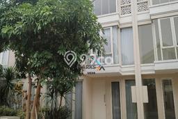 Rumah Luas Asri 3 KT Siap Pakai di Pakuwon CIty Surabaya Rumah Luas Asri 3 KT Siap Pakai di Pakuwon CIty Surabaya