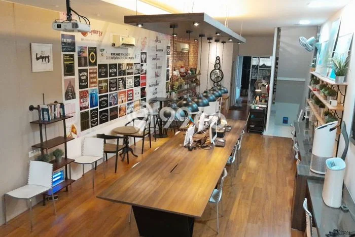 Unit Kantor disewakan di Wonokromo Surabaya dengan LT 110m2 / LB 440m2 Unit Kantor disewakan di Wonokromo Surabaya dengan LT 110m2 / LB 440m2