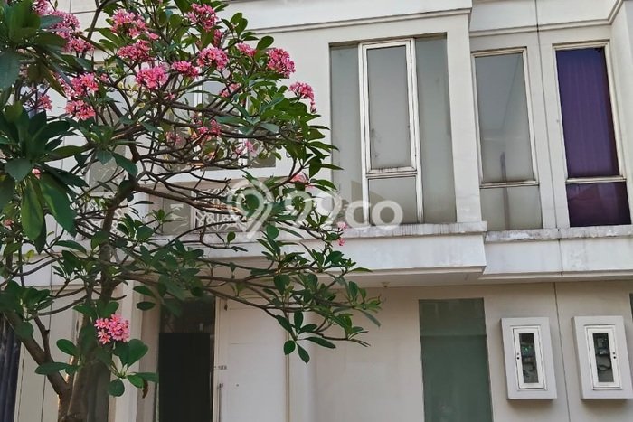 Jual Rumah Eksklusif 2 KT di Pakuwon, Surabaya Jual Rumah Eksklusif 2 KT di Pakuwon, Surabaya