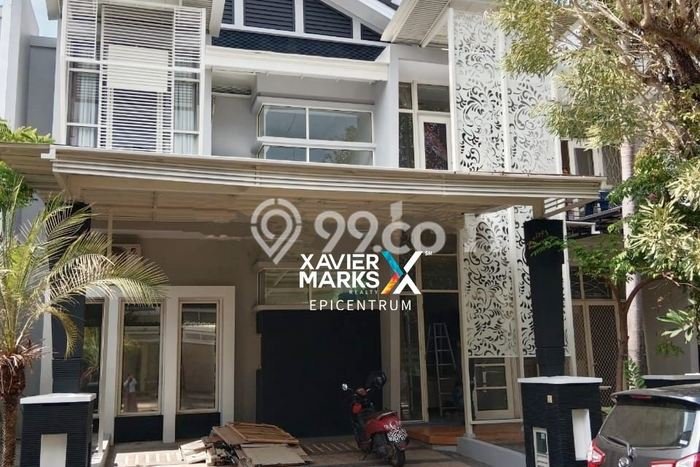 Disewakan Rumah Murah di Pakuwon Indah Surabaya dengan 4 Kamar Tidur Disewakan Rumah Murah di Pakuwon Indah Surabaya dengan 4 Kamar Tidur