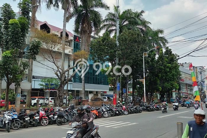 Komersial Dijual di Gambir Jakarta Pusat dengan LB 400m2 Komersial Dijual di Gambir Jakarta Pusat dengan LB 400m2